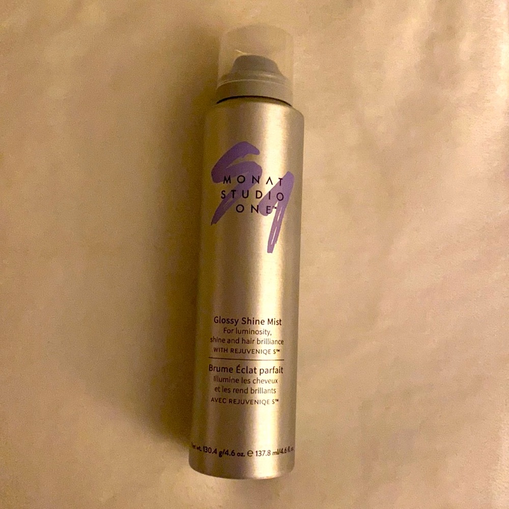 Monat Glossy Shine Mist